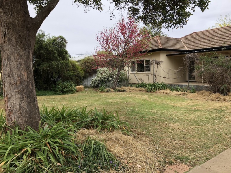 131 Fifth Ave, Narromine NSW 2821