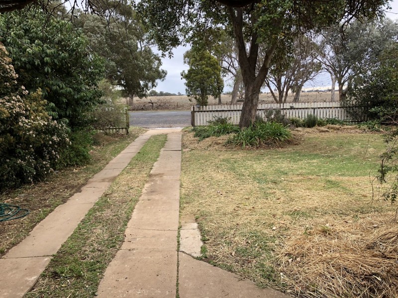 131 Fifth Ave, Narromine NSW 2821