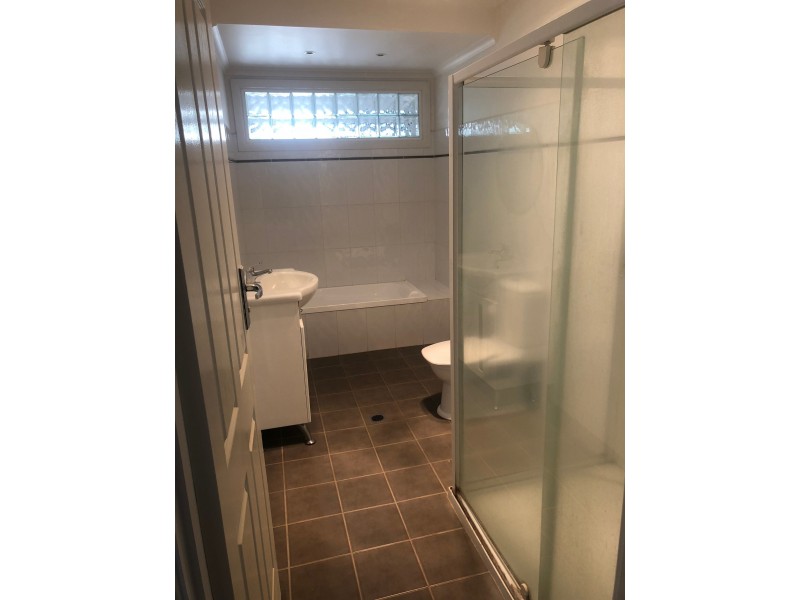 131 Fifth Ave, Narromine NSW 2821