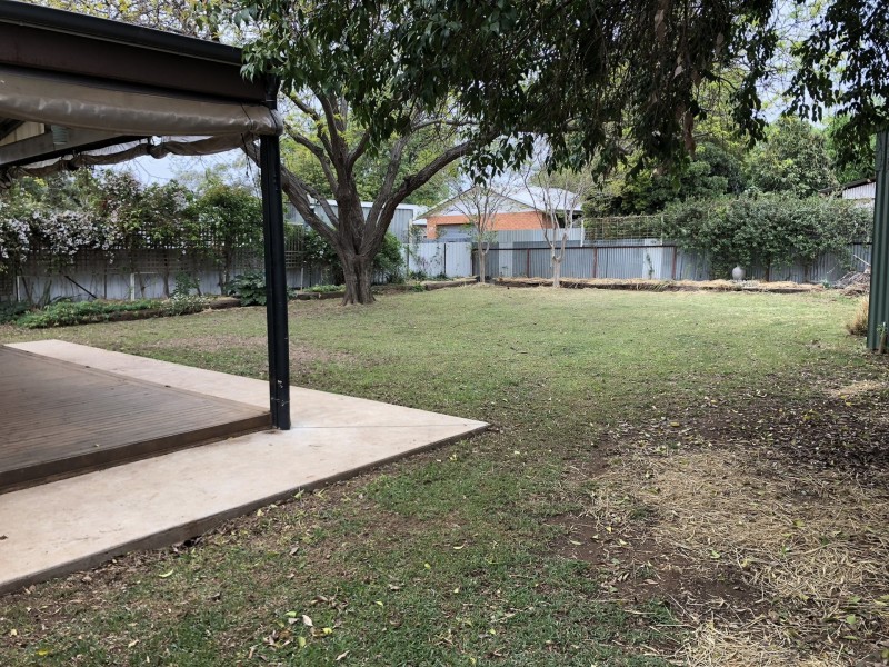 131 Fifth Ave, Narromine NSW 2821