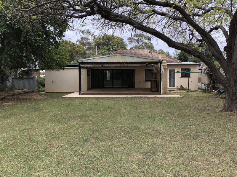 131 Fifth Ave, Narromine NSW 2821