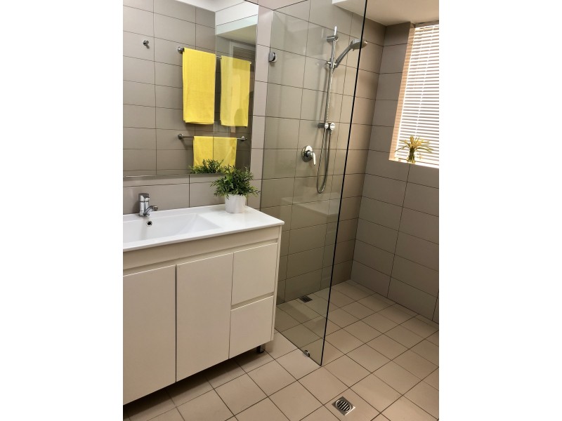 6 Nile Close, Halls Head WA 6210