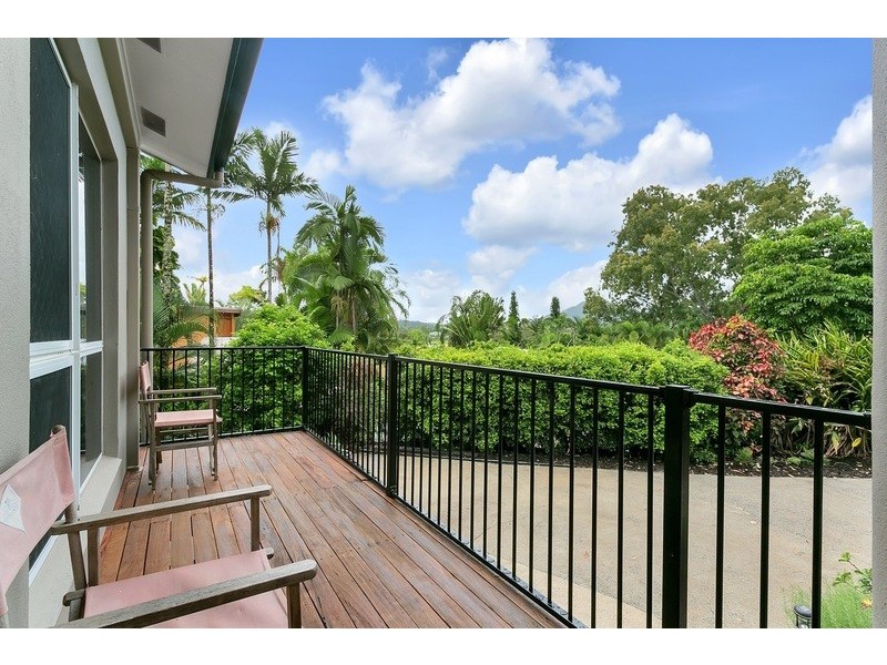 6 Willandra Court, Caravonica QLD 4878