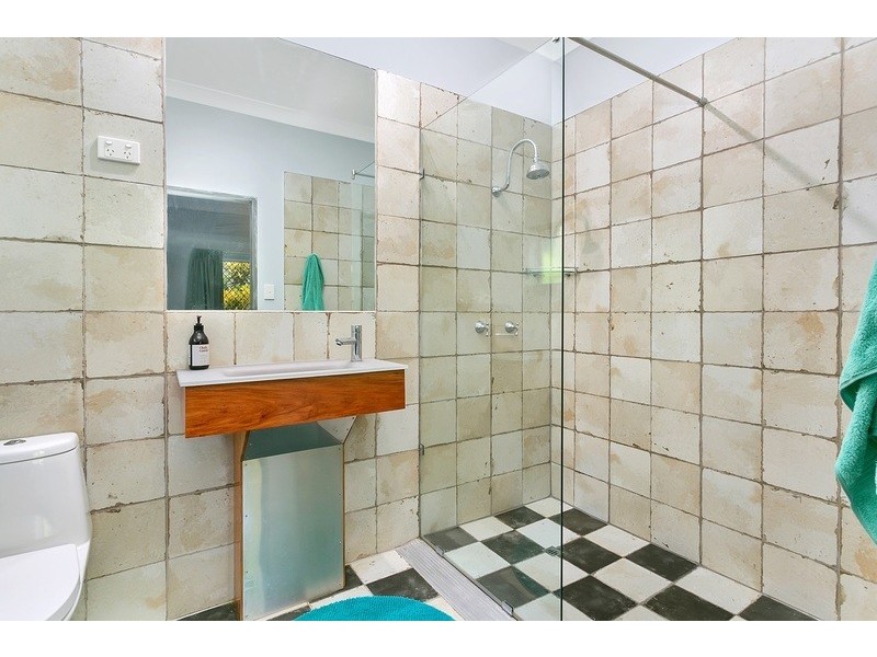 6 Willandra Court, Caravonica QLD 4878