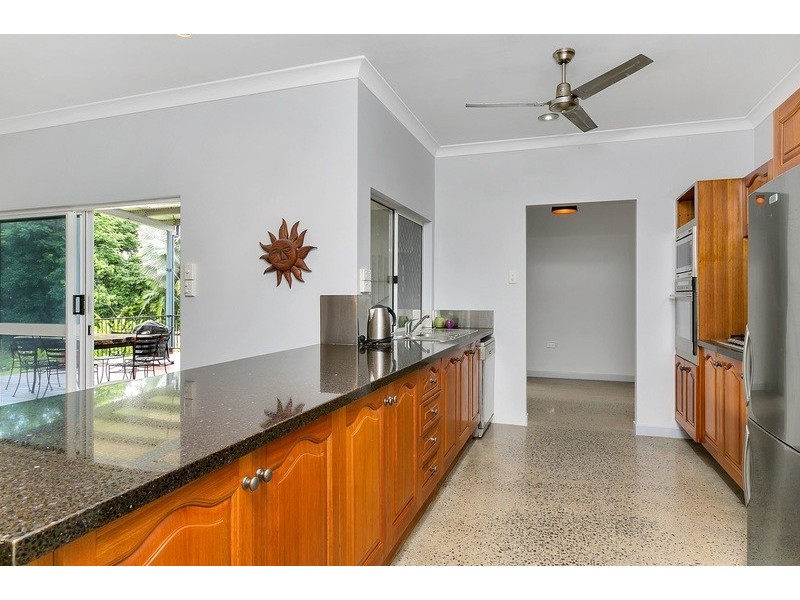 6 Willandra Court, Caravonica QLD 4878