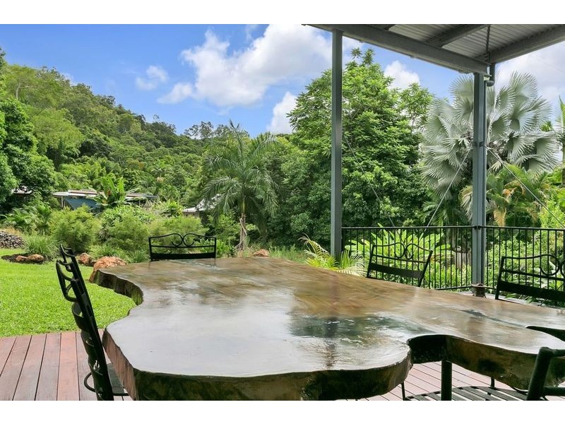 6 Willandra Court, Caravonica QLD 4878