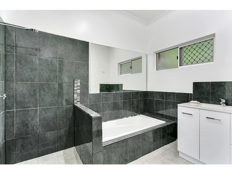 6 Willandra Court, Caravonica QLD 4878