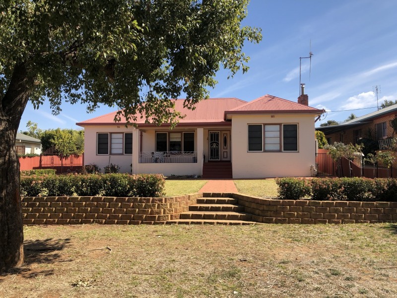 12 Hume Street, Parkes NSW 2870