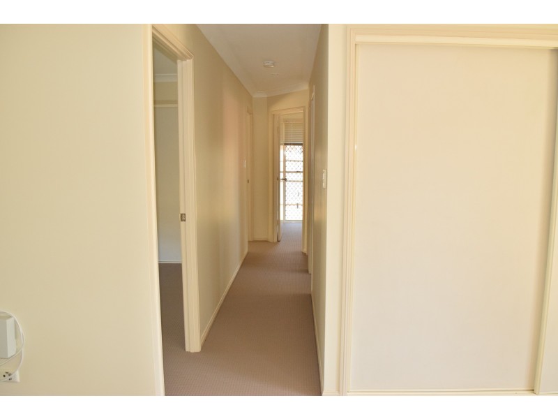 1/27 Kathleen Place, Yamanto QLD 4305