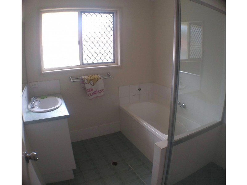 1/27 Kathleen Place, Yamanto QLD 4305