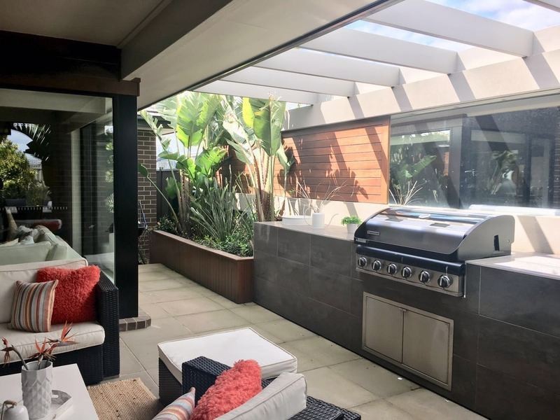 31 Bathgate Crescent, Cranbourne East VIC 3977