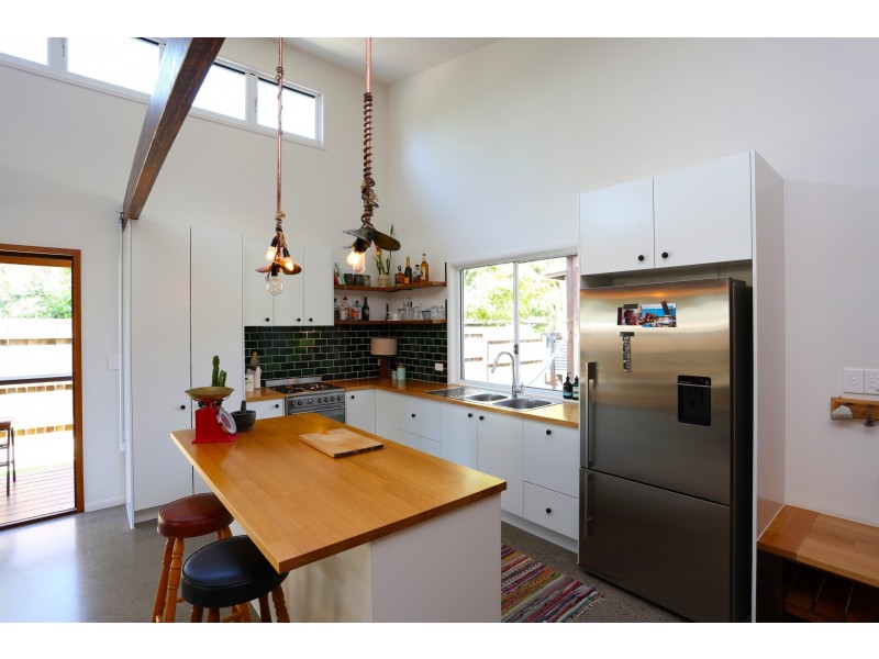 6 Nojoor Road, Mudjimba QLD 4564