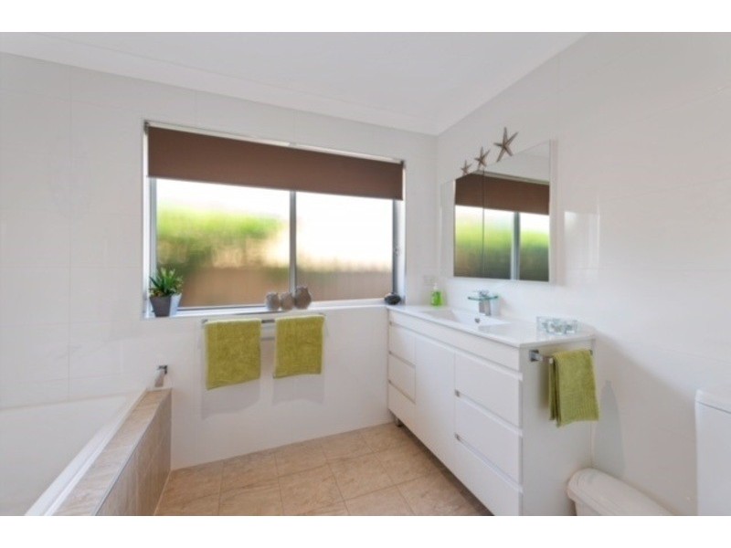 54 Kardella Avenue, Nowra NSW 2541