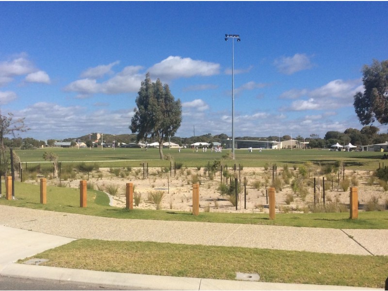 31 Wooleen Street, Golden Bay WA 6174