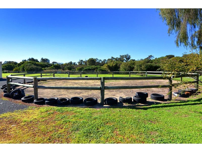 572 Cathedral Avenue, Parkfield WA 6233