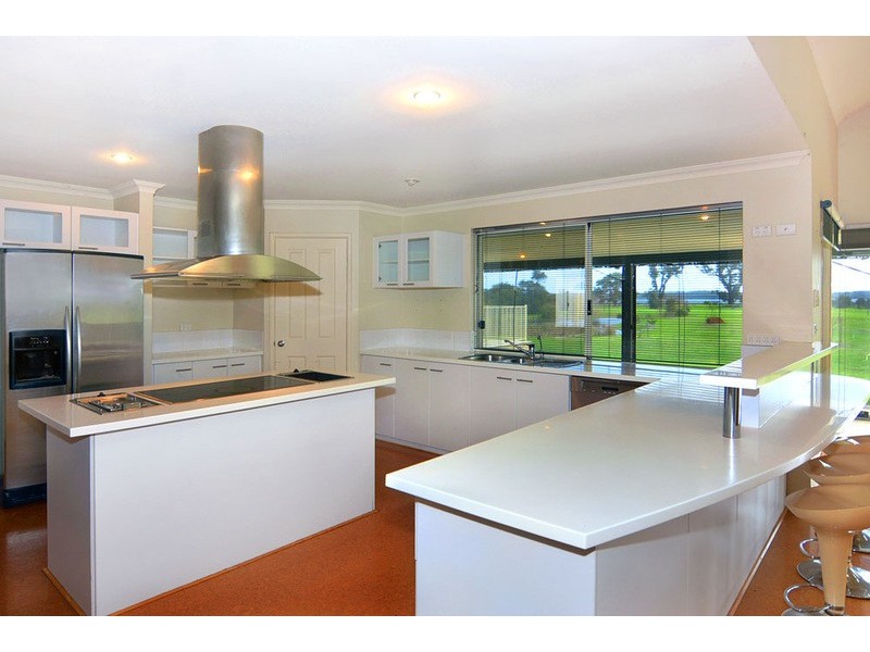 572 Cathedral Avenue, Parkfield WA 6233