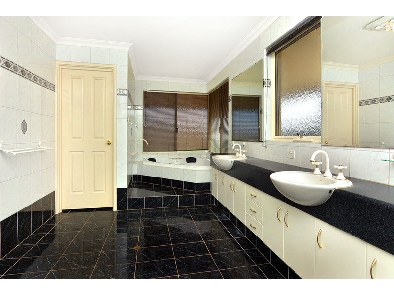 572 Cathedral Avenue, Parkfield WA 6233