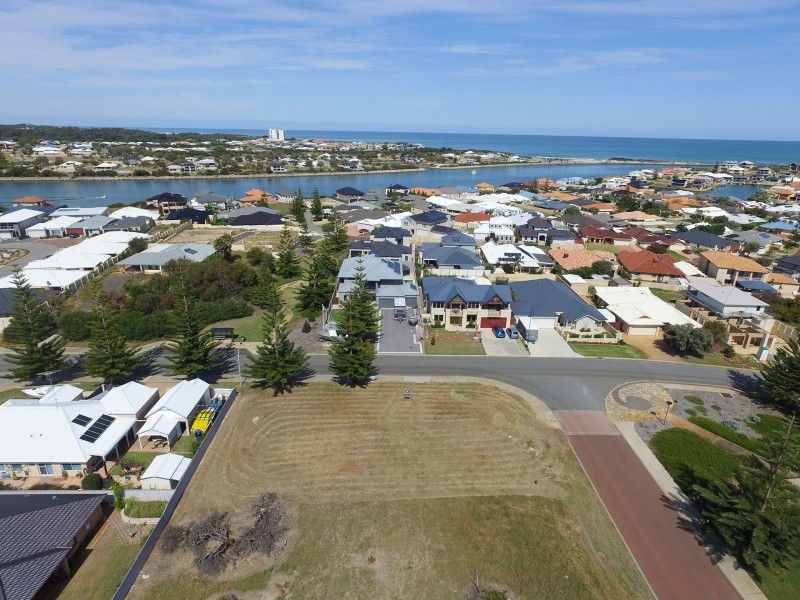 16 Princeton Drive, Wannanup WA 6210