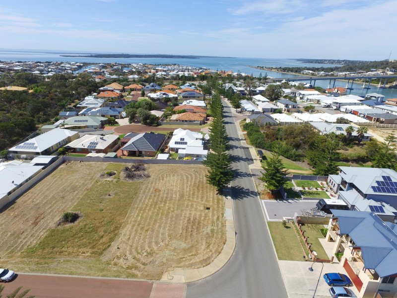 16 Princeton Drive, Wannanup WA 6210