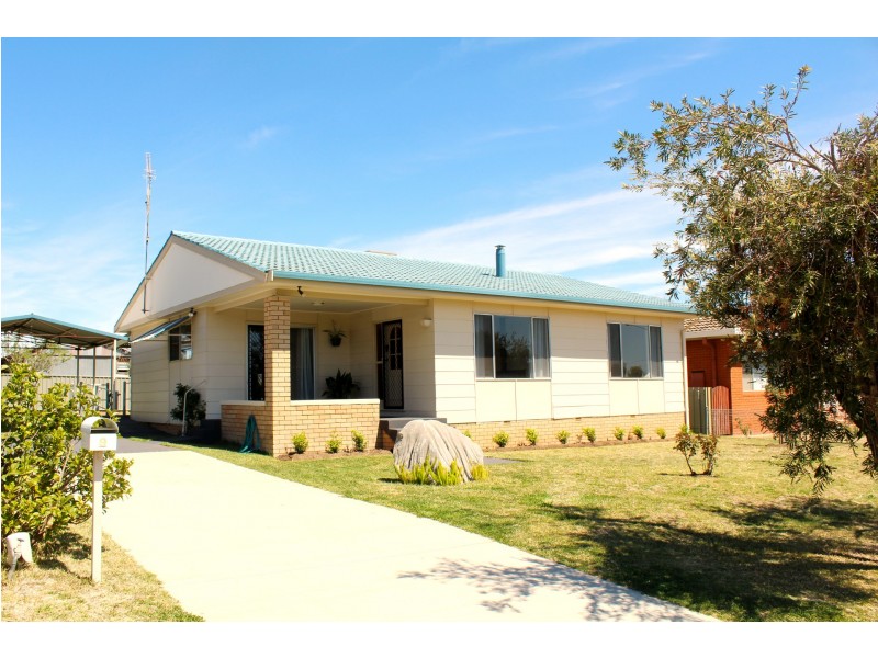 9 Argoon Street, Cowra NSW 2794