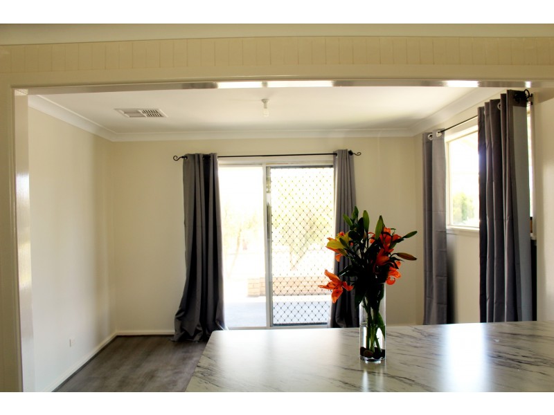 9 Argoon Street, Cowra NSW 2794