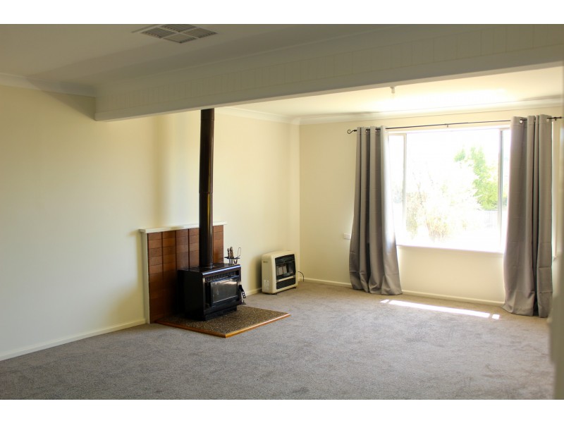 9 Argoon Street, Cowra NSW 2794