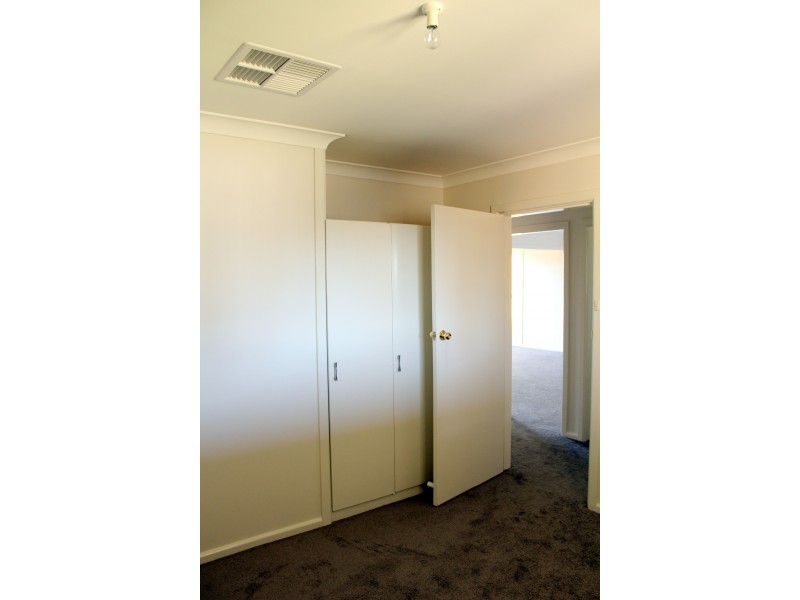 9 Argoon Street, Cowra NSW 2794