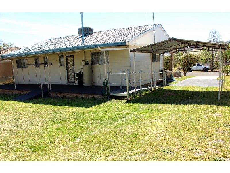 9 Argoon Street, Cowra NSW 2794