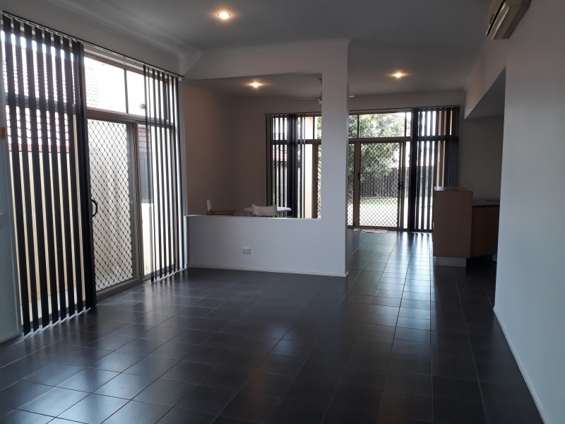 6 Grenada Court, Varsity Lakes QLD 4227