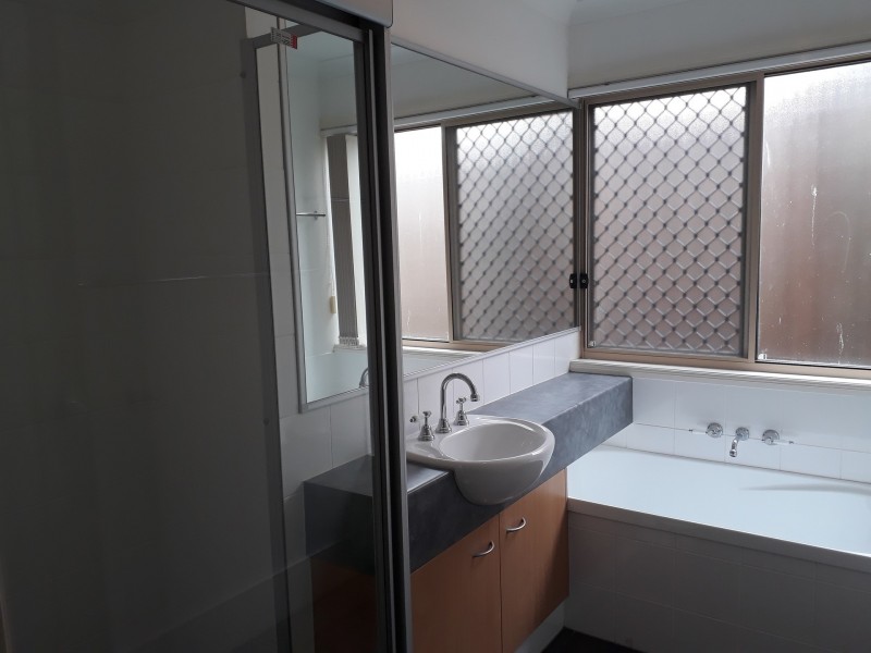 6 Grenada Court, Varsity Lakes QLD 4227