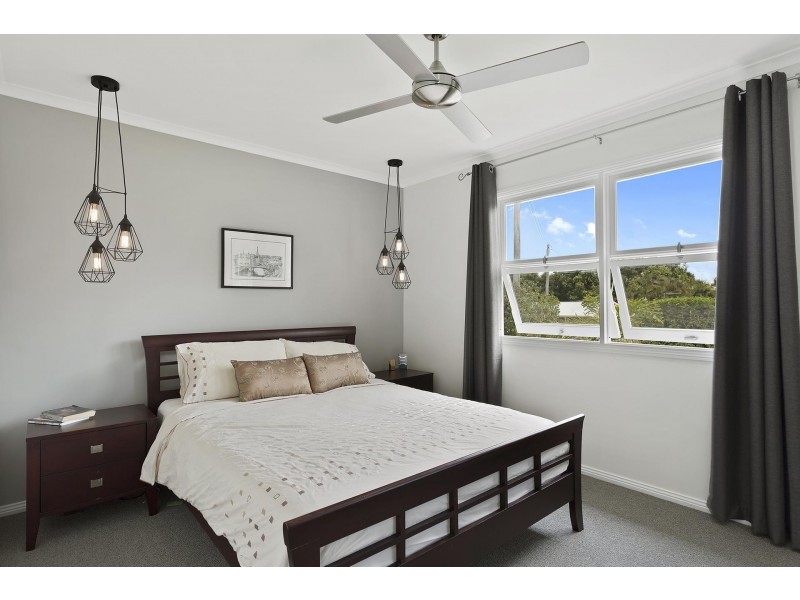 9 Horder Avenue, Labrador QLD 4215