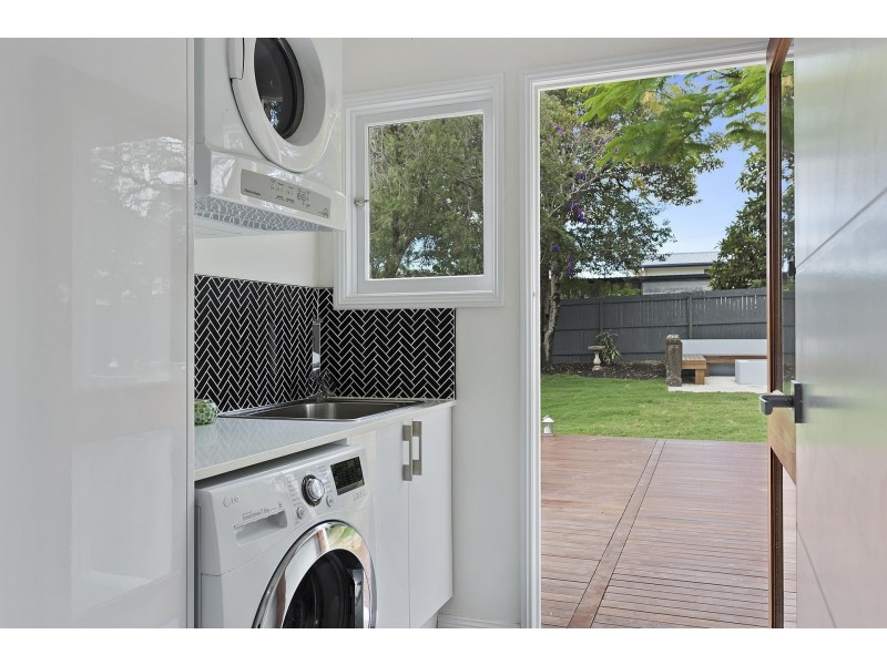 9 Horder Avenue, Labrador QLD 4215