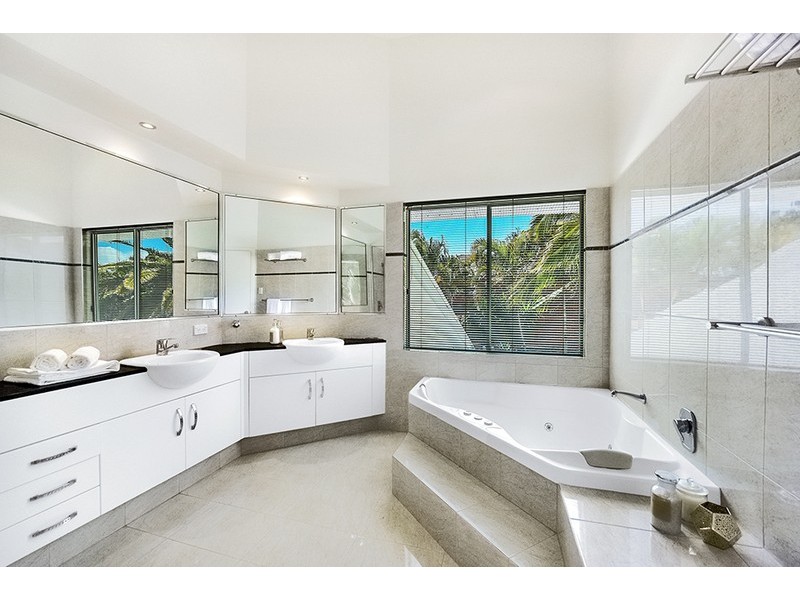 54 Lancelin Drive, Mermaid Waters QLD 4218