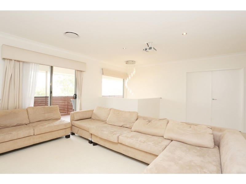 5 Port Peyra Crescent, Varsity Lakes QLD 4227