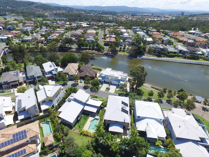 5 Port Peyra Crescent, Varsity Lakes QLD 4227