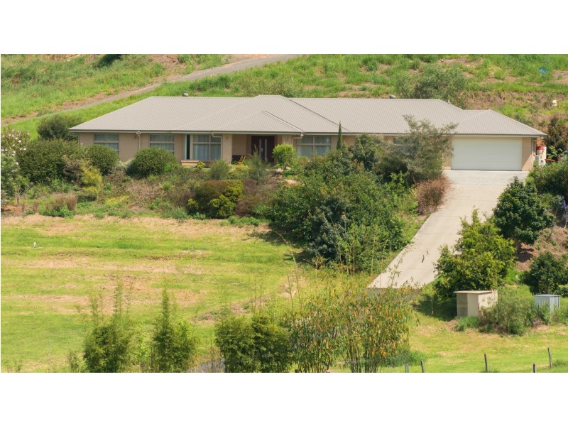 32 Oak River Road, Draper QLD 4520