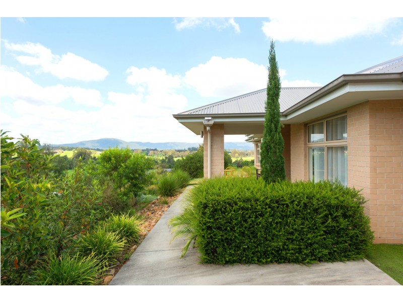 32 Oak River Road, Draper QLD 4520