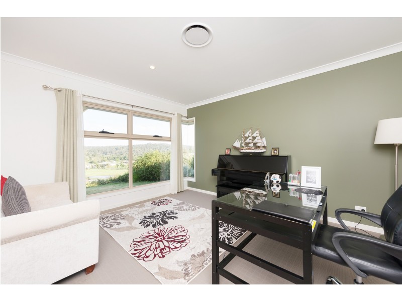 32 Oak River Road, Draper QLD 4520