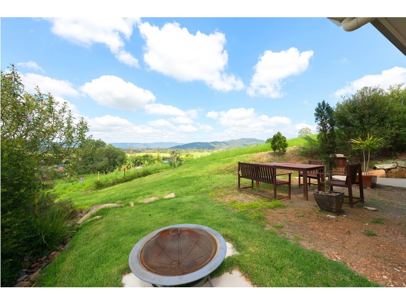 32 Oak River Road, Draper QLD 4520