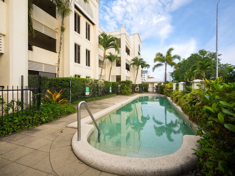 17/304 Lake Street, Cairns North QLD 4870