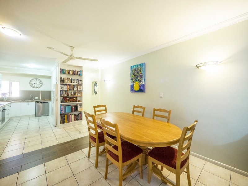 17/304 Lake Street, Cairns North QLD 4870
