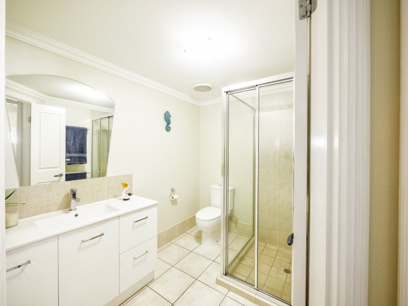 17/304 Lake Street, Cairns North QLD 4870