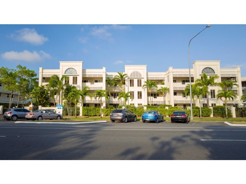 17/304 Lake Street, Cairns North QLD 4870