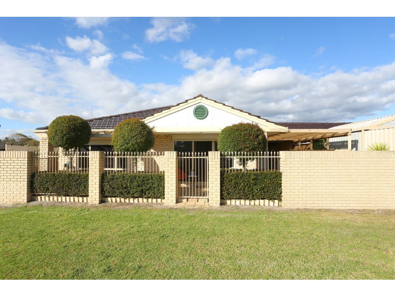 15/1 Chesterton Drive, Thornlie WA 6108