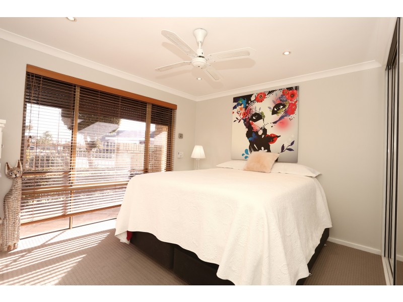 15/1 Chesterton Drive, Thornlie WA 6108