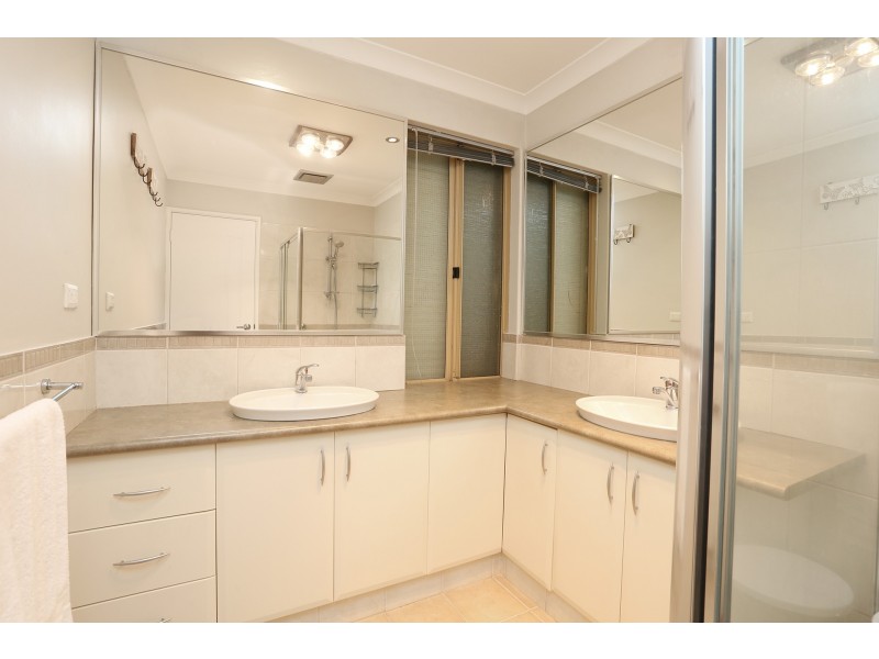 15/1 Chesterton Drive, Thornlie WA 6108