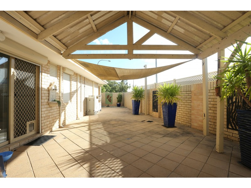 15/1 Chesterton Drive, Thornlie WA 6108