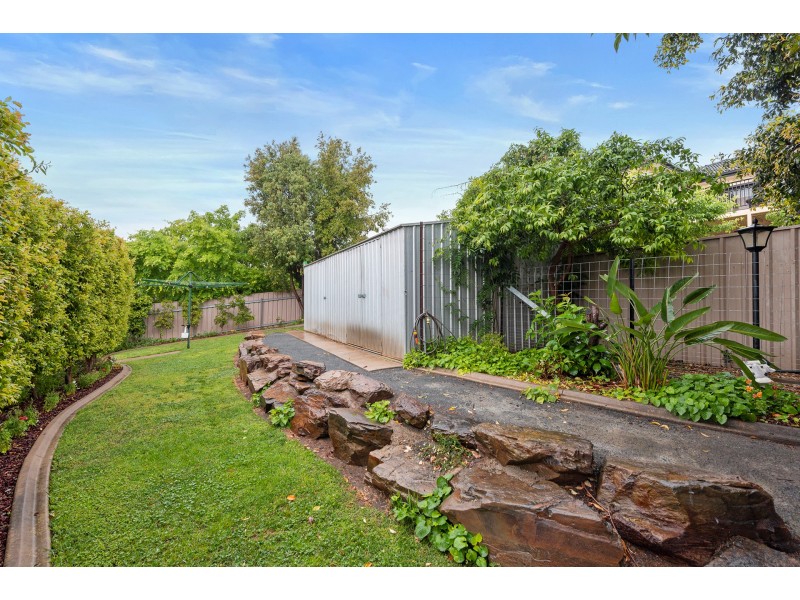 4 Keane Place, Kooringal NSW 2650
