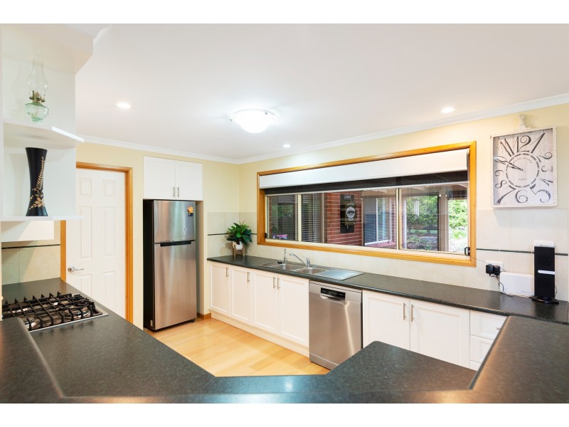 4 Keane Place, Kooringal NSW 2650