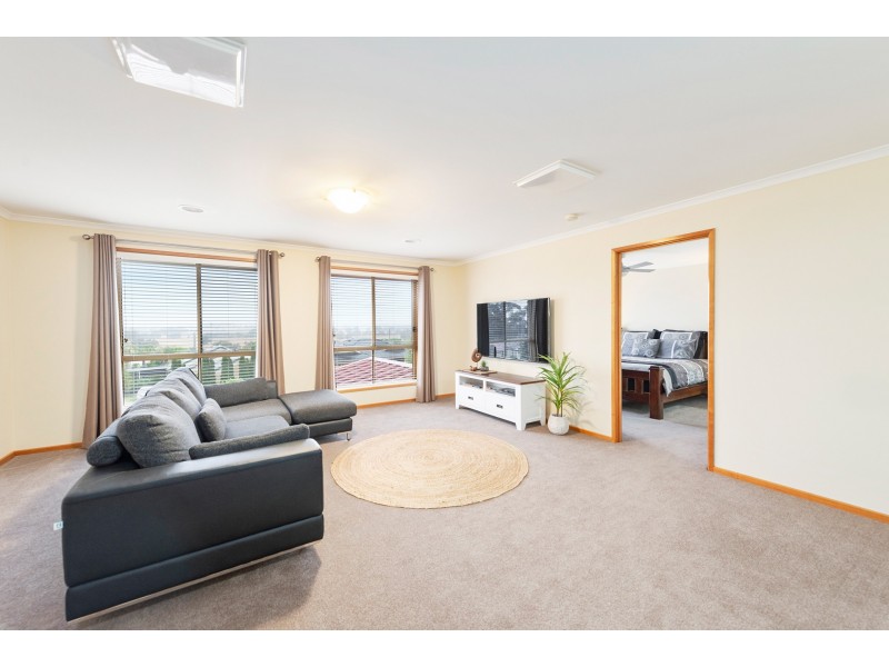 4 Keane Place, Kooringal NSW 2650